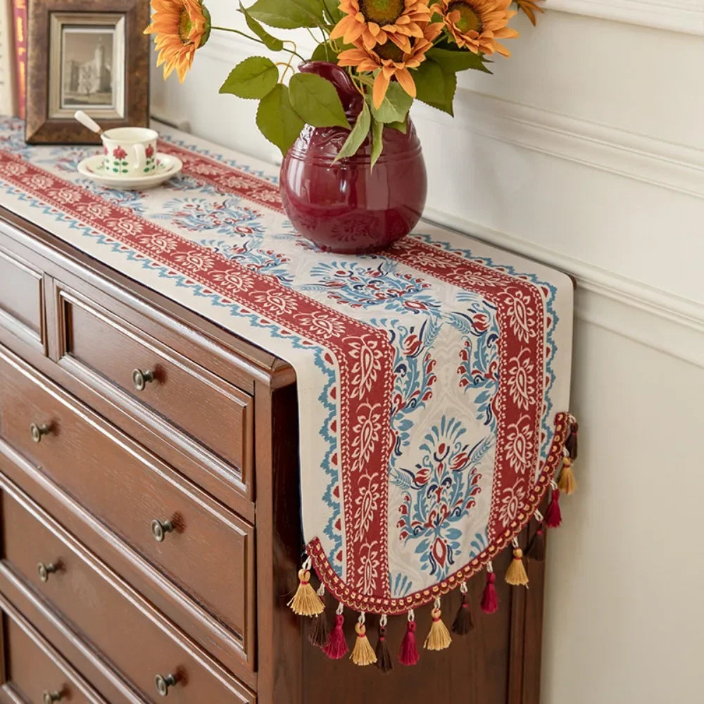 chemin table broderie traditionnelle motifs floraux beige marron rouge bleu vert classique ethnique tassel