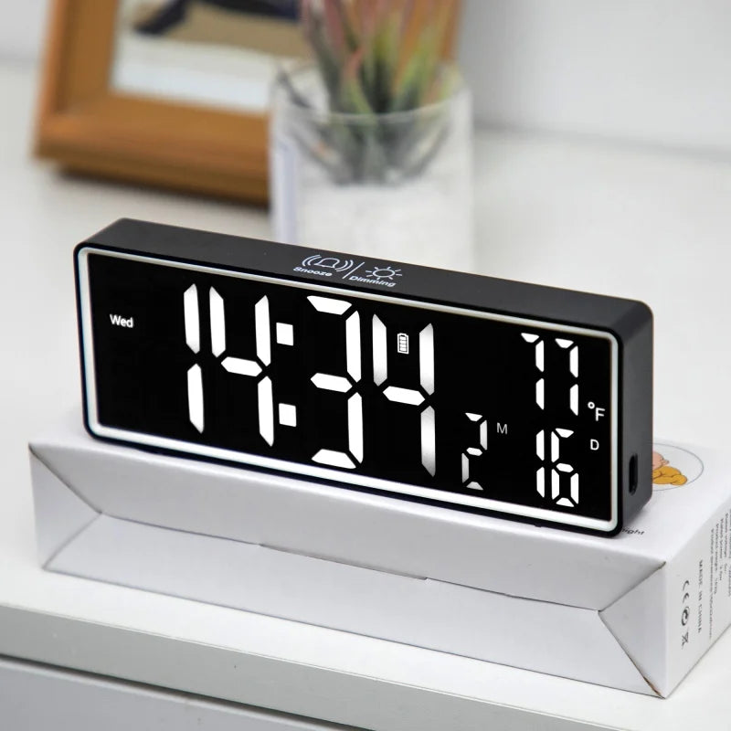 horloge numérique moderne écran led blanc noir vert compact rechargeable alarmes snooze acoustic control