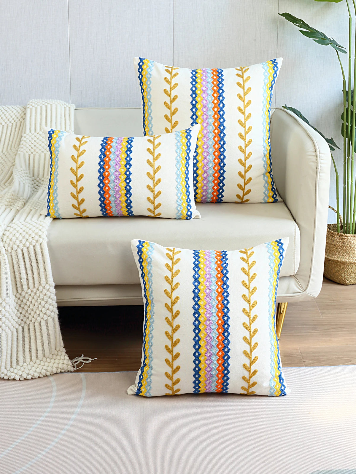 oreiller décoratif brodé feuilles dorées moderne coussin polyester rayures horizontales blanc