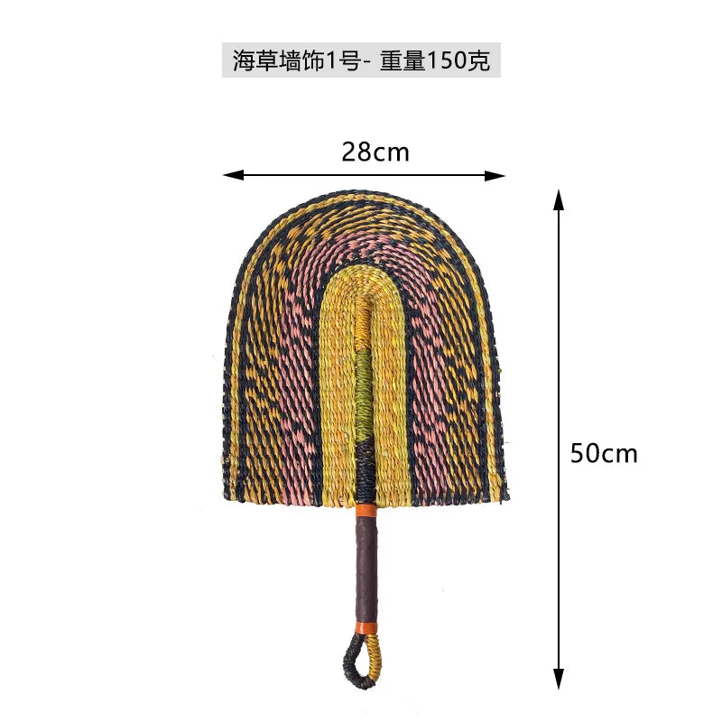 décoration murale éventail pliant multicolore motifs géométriques tissage fibre naturelle anneaux métalliques traditionnelle artisanale