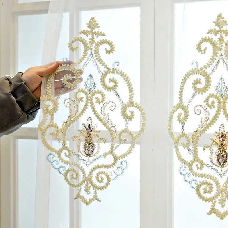 rideau classique beige broderie florale dorée élégant semi transparent salon chambre
