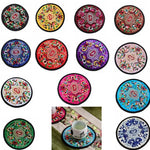 serviettes table traditionnelles broderie florale rouge noir blanc vert bleu violet 13x13cm