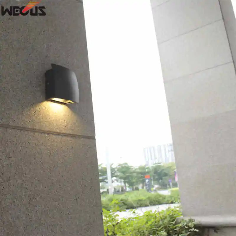 applique murale led moderne noir ip65 résistante extérieur intérieur fixations vis