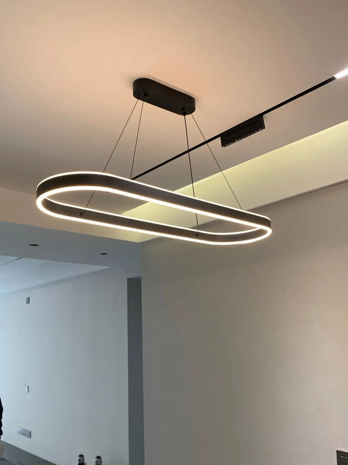 lampe suspendue moderne blanche aluminium flux lumineux led encastrée interrupteur haut bas