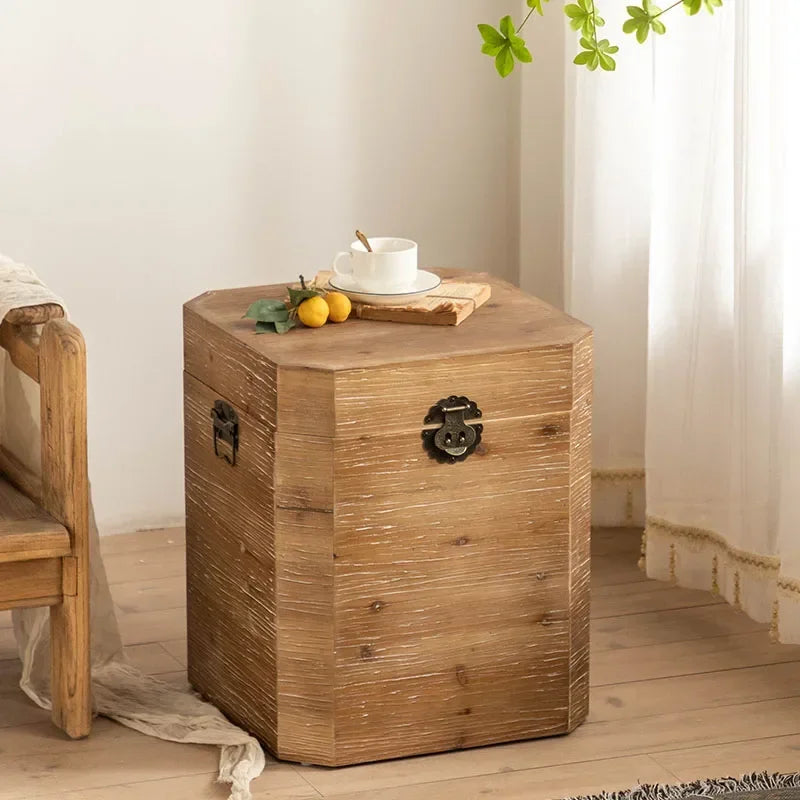 table basse vintage bois vieilli rustique organisation canapé coffre hexagonal aspect industriel