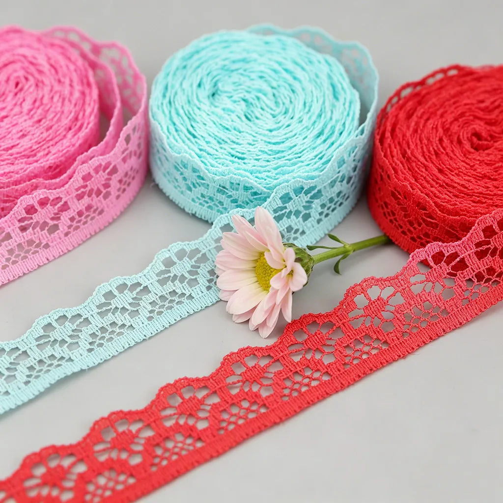 ruban dentelle rose bleu rouge blanc motif floral décoration emballage cadeau bricolage fait main