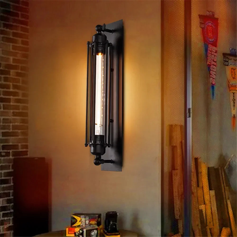 Applique murale éclairée avec ampoule Edison dans une chambre