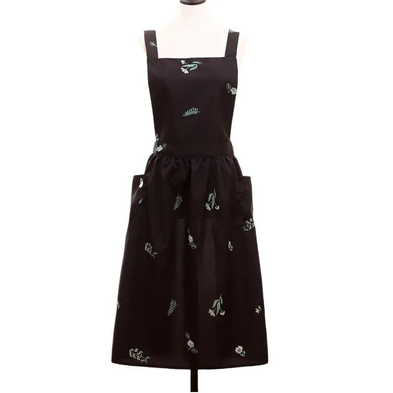 tablier cuisine noir fleurs blanches coton polyester plissé croisé dos poches classique imperméable