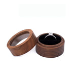 boîte bijoux marron grain bois classique coussin noir anneaux bague solitaire bague mariage étui