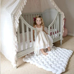 tapis jeu coton blanc rose motif géométrique moderne doux bébé
