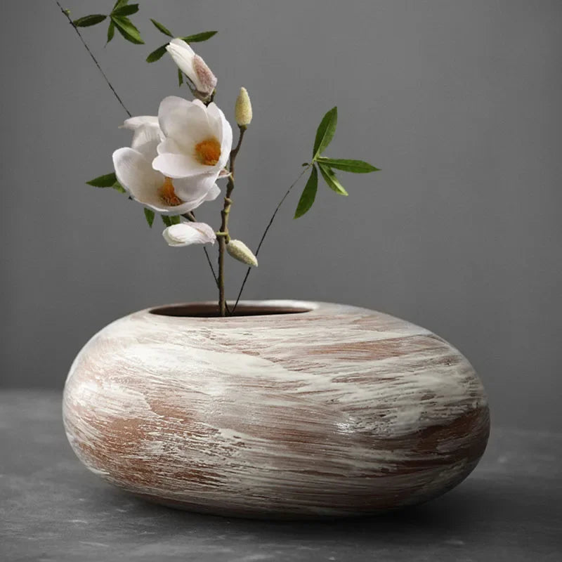 vase moderne noir texture grunge opacité fleurs artificielles salon table vintage rustique