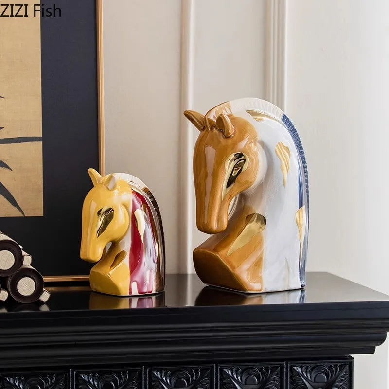 tête cheval céramique peinte marron blanc bleu marine détails dorés artisanal moderne décoration chambre