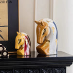 tête cheval céramique peinte marron blanc bleu marine détails dorés artisanal moderne décoration chambre