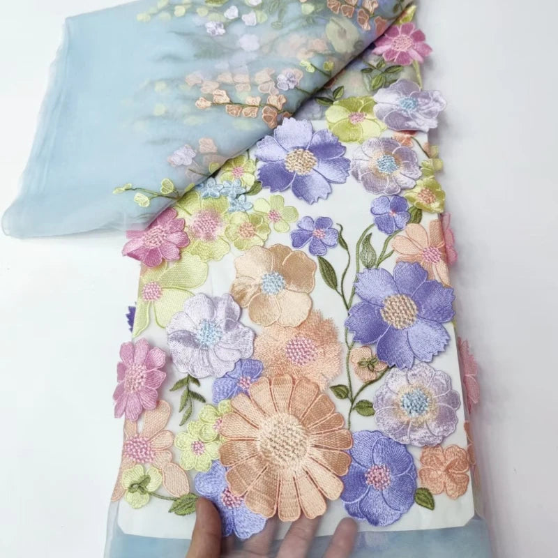 tissu brocart fleurs reliefs multicolore rose bleu vert jaune blanc biodegradable longueur 150cm echangable