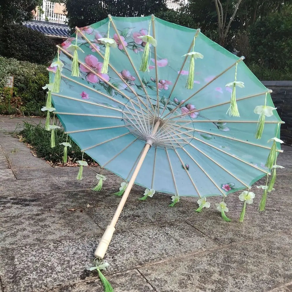 parapluie traditionnel fleurs oiseaux rouge vert bleu violet rose poignée bois tassel soie