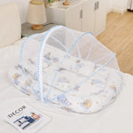 lit parapluie bébé moustiquaire intégrée matelas rembourré oreiller motif personnages ballons nuages tissu doux