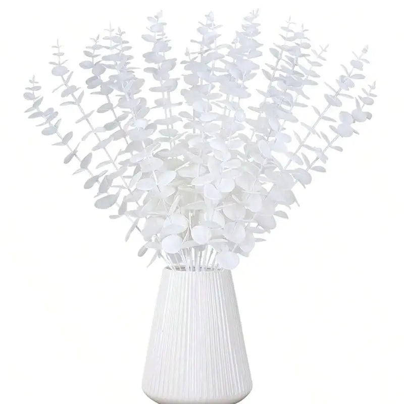 bouquet artificiel feuilles vertes naturel minimaliste ruban blanc vase blanc tapis beige ornement extérieur