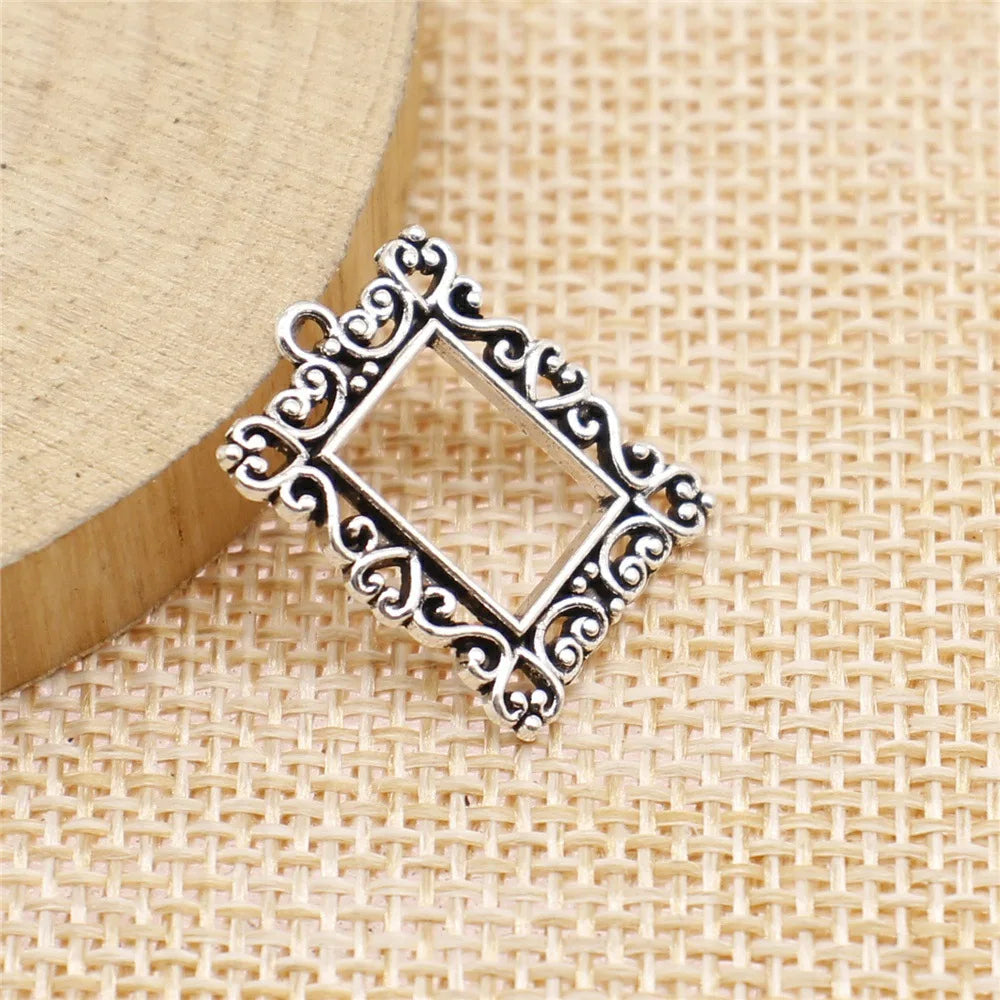 bijoux vintage baroques ornements floraux motifs géométriques argent doré anneaux