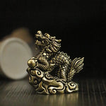 statue dragon dorée détails sculpturaux artisanal feng shui décoration intérieure ornement fine