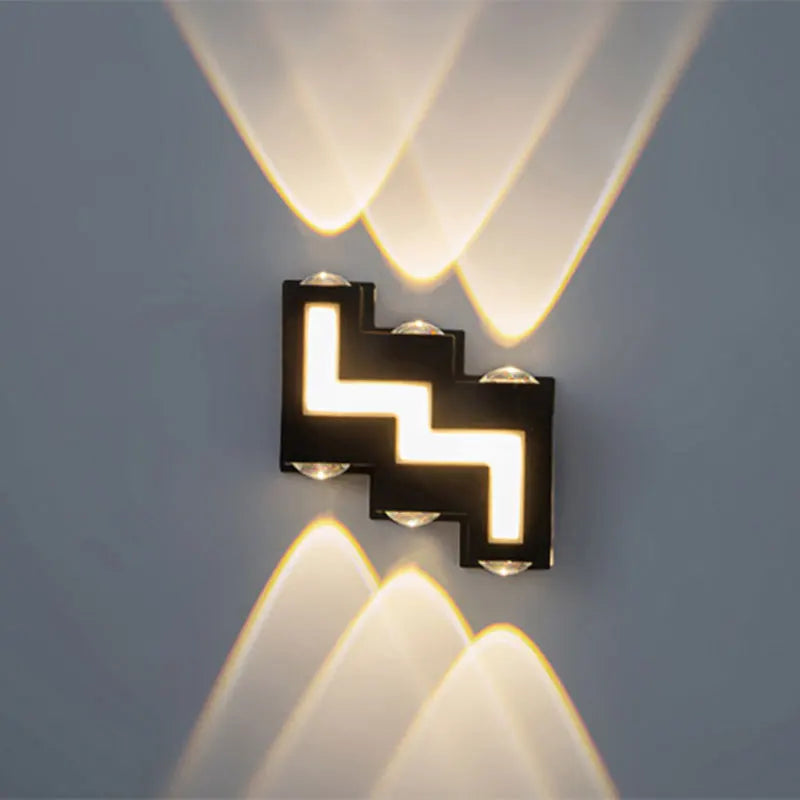 applique murale moderne noire lumiere dorée escalier geometrique led ip65 aluminium