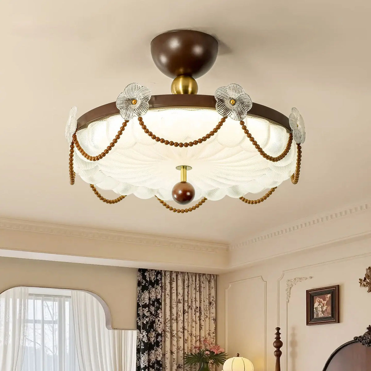 lampe classique marron blanc chaînes dorées texture tissu éclairage romantique chambre enfant