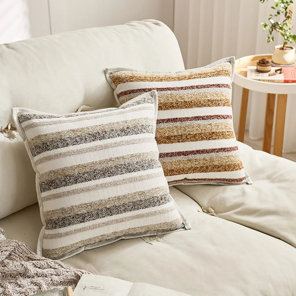 décoration intérieure coussin carré rayé moderne 100% polyester beige marron bleumarine blanc texture rugueuse