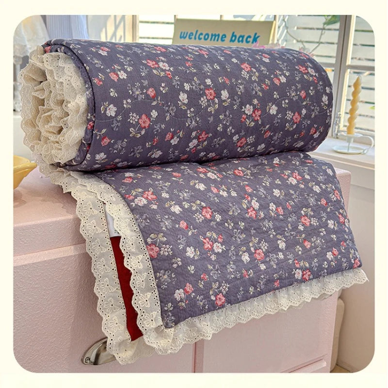 litre couverture fleurs romantique gris rouge blanc dentelle bordure chambre fille