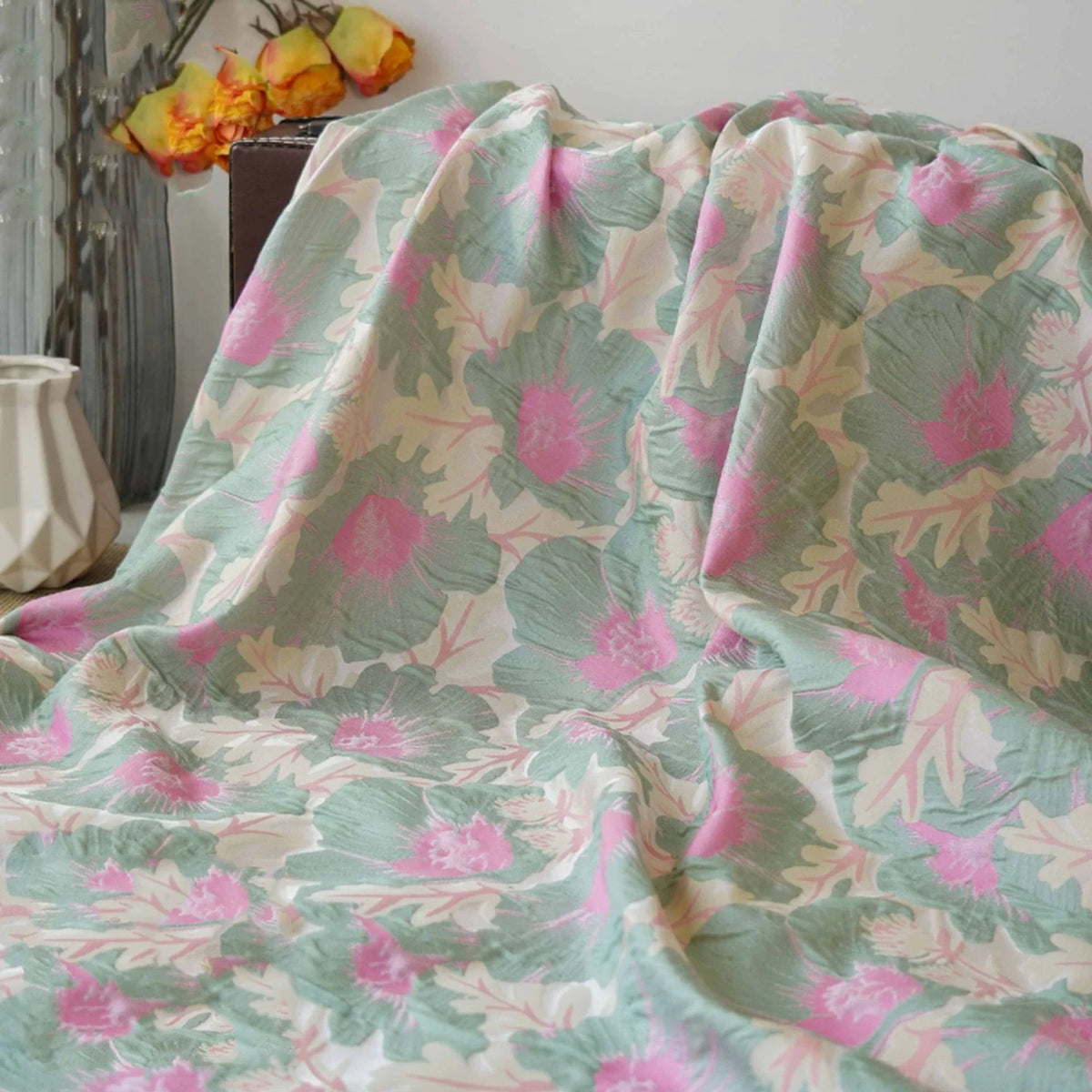tissu imprimé fleurs vert pastel rose clair polyester moderne largeur 155cm opacité respectueux environnement
