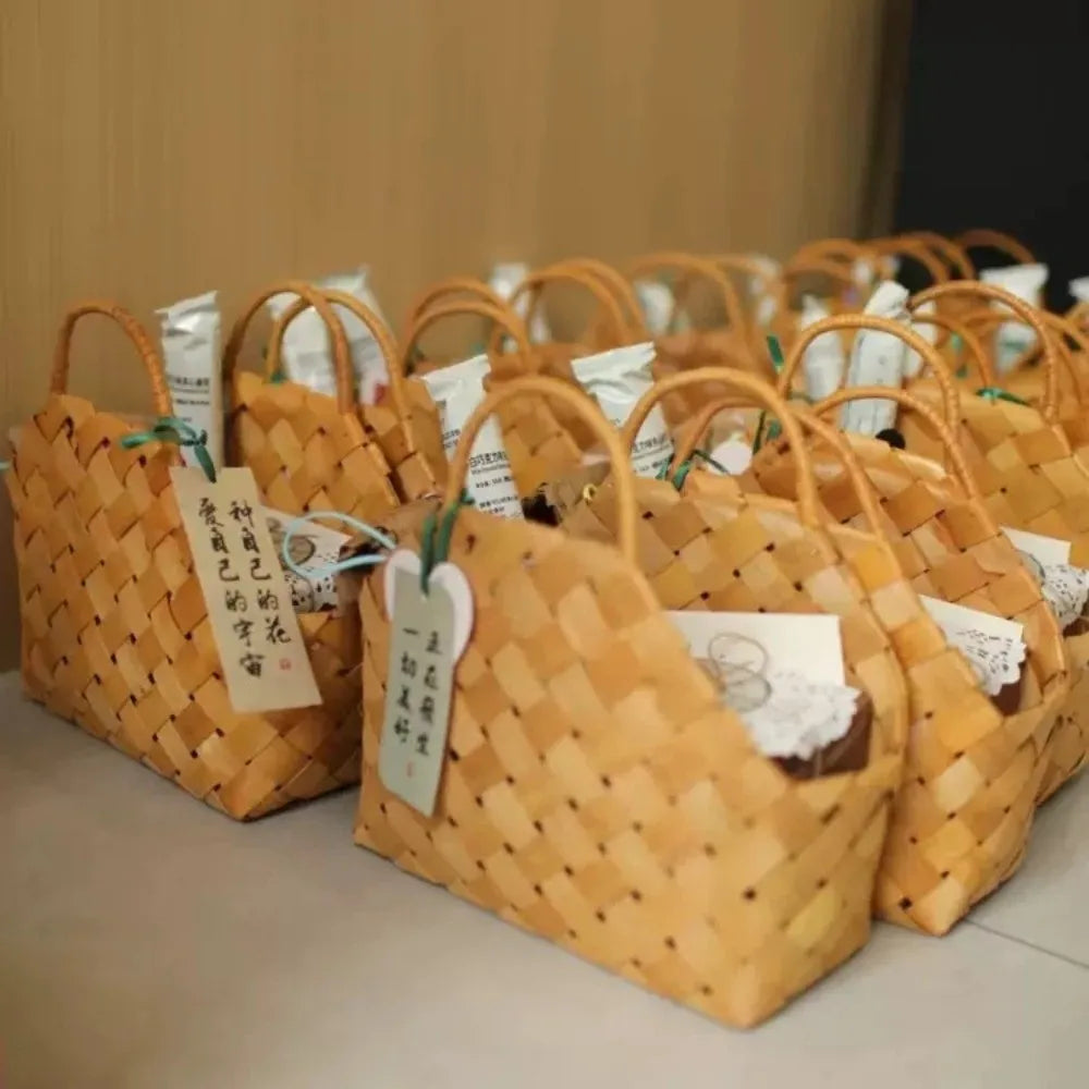 panier osier tressé traditionnel beige clair poignée rangement décoration rusticestyle