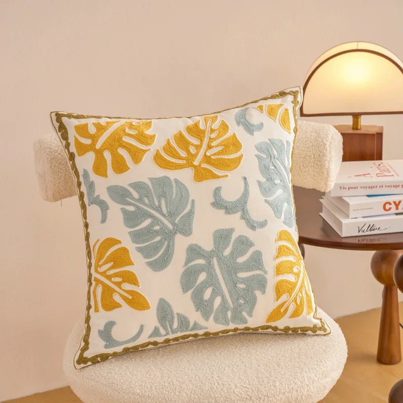 housse coussin brodée motif floral moderne poly coton décoration intérieure blanc vert bleu jaune