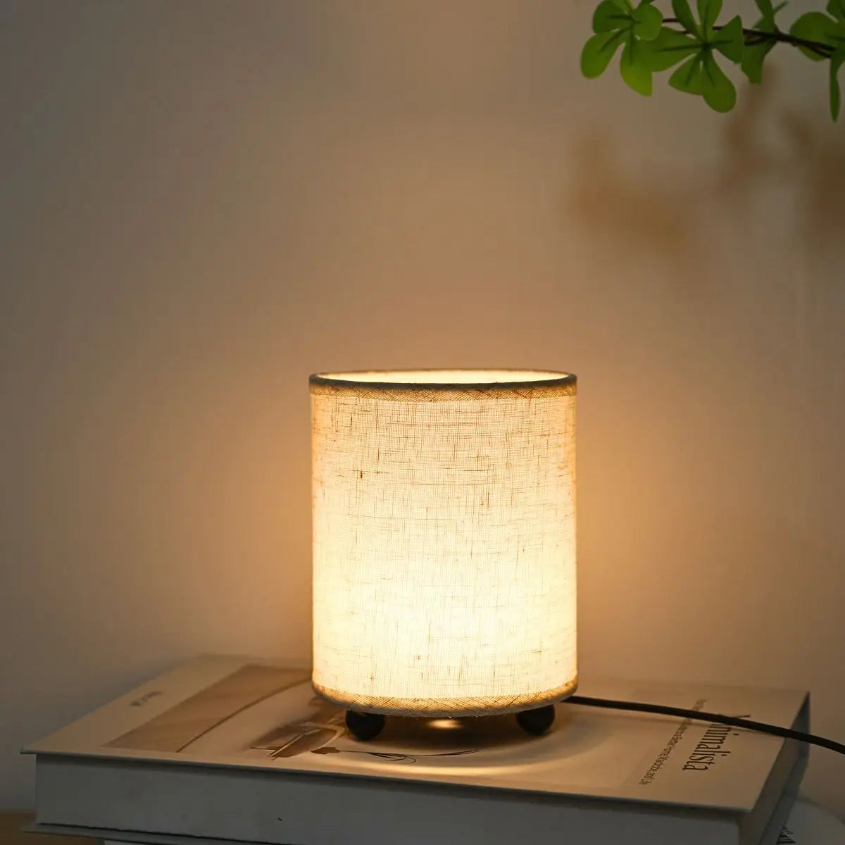 lampe moderne beige motifs floraux usb alimentée lumière chaude décoration chambre tissu floral