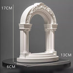 statue arc boîte bijoux blanc sculpté détails classique baroque ornemental decor salon