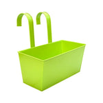 bac fleurs suspendu vert clair noir vert fluo violet anneaux métalliques plante verte différente