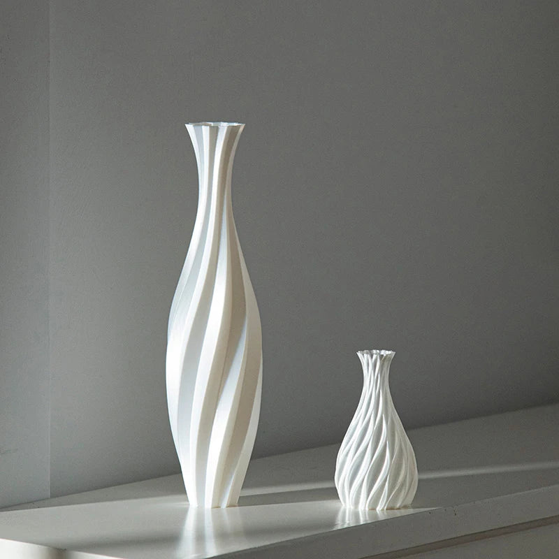 vase décoratif moderne minimaliste motif ondulé spirale opaque fleurs lilas violet table maison salon