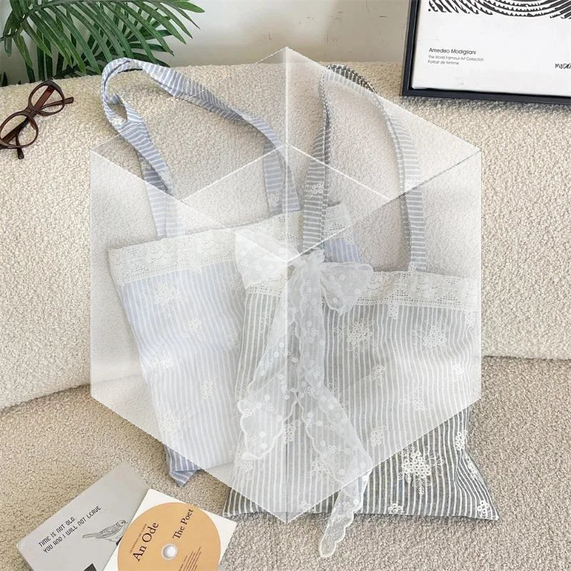sac main gris clair rayures horizontales dentelle blanche moderne féminin polyestère poignéesversible capacité grande