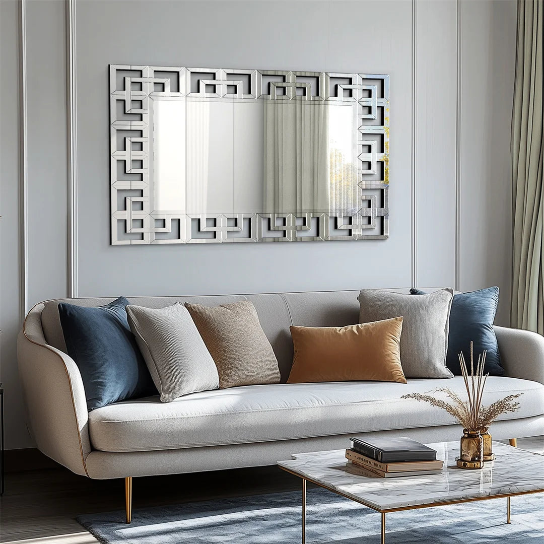 Un design moderne et élégant de salon avec un canapé moelleux, des coussins de couleurs apaisantes et un miroir décoratif au style géométrique.