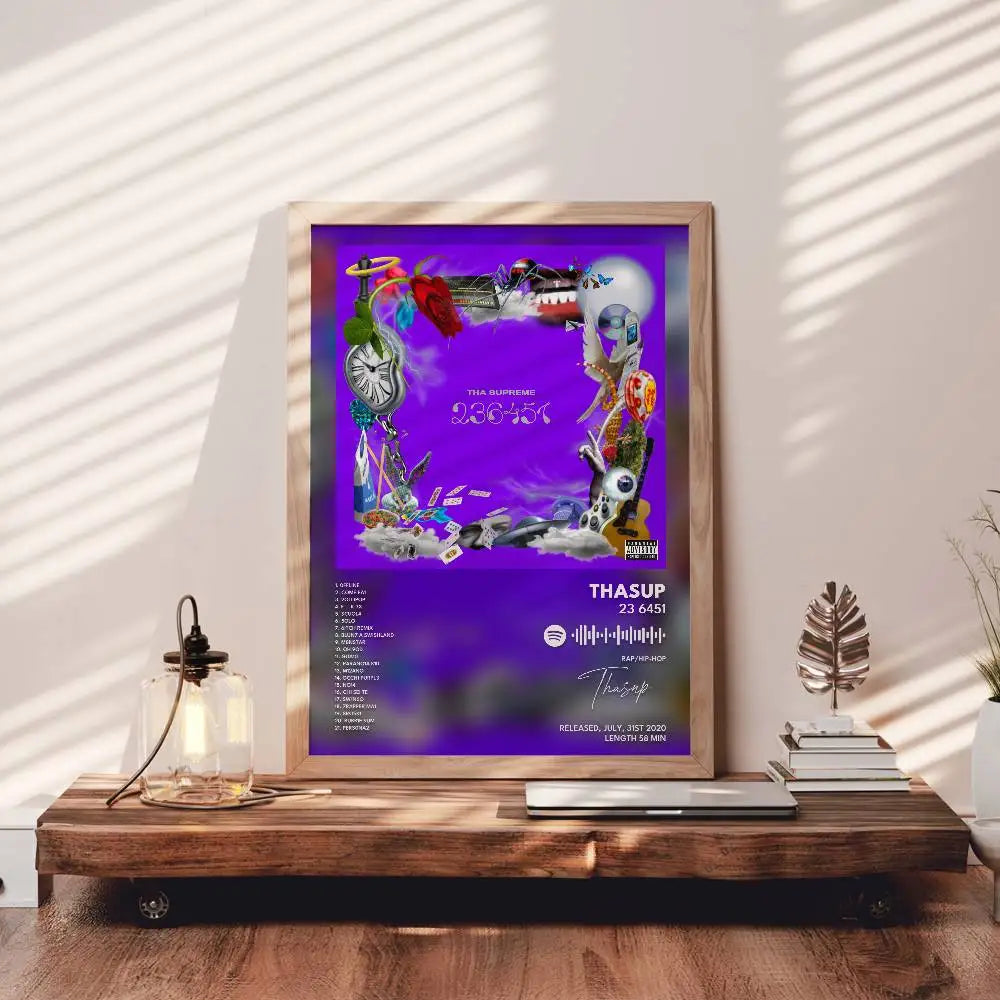 affiche pop art violet objets divers horloge guitare casque moderne