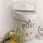 boîte lettres murale métal rose clair fleurs oiseaux vintage romantique motifs floraux doré postextérieur
