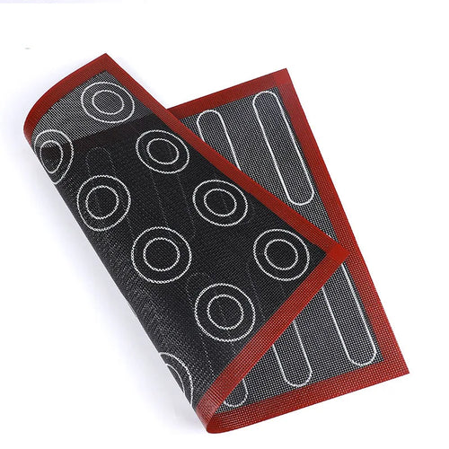 tapis cuisson silicone noir cercles blancs bordure rouge moderne pâtisserie boulangerie ustensile cuisine