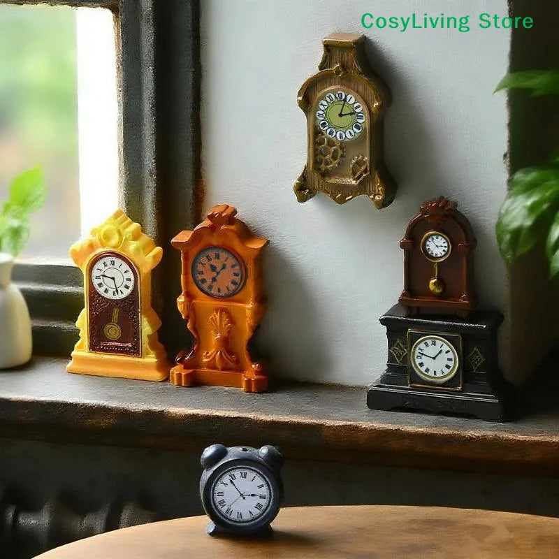 horloges décoratives vintage ornées motifs floraux couleur orange noir marron doré