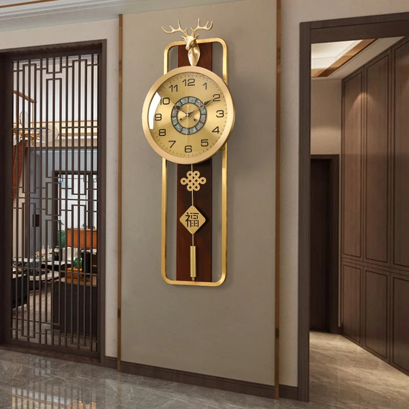 horloge murale chinoise bien être or bois fixation cadran métal motif caractère