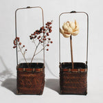 panier osier tressé artisanal vintage rustique marron clair fleur blanche branches séchées baies marron