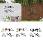 Décoration murale oiseaux en métal gris clair accrochée au mur