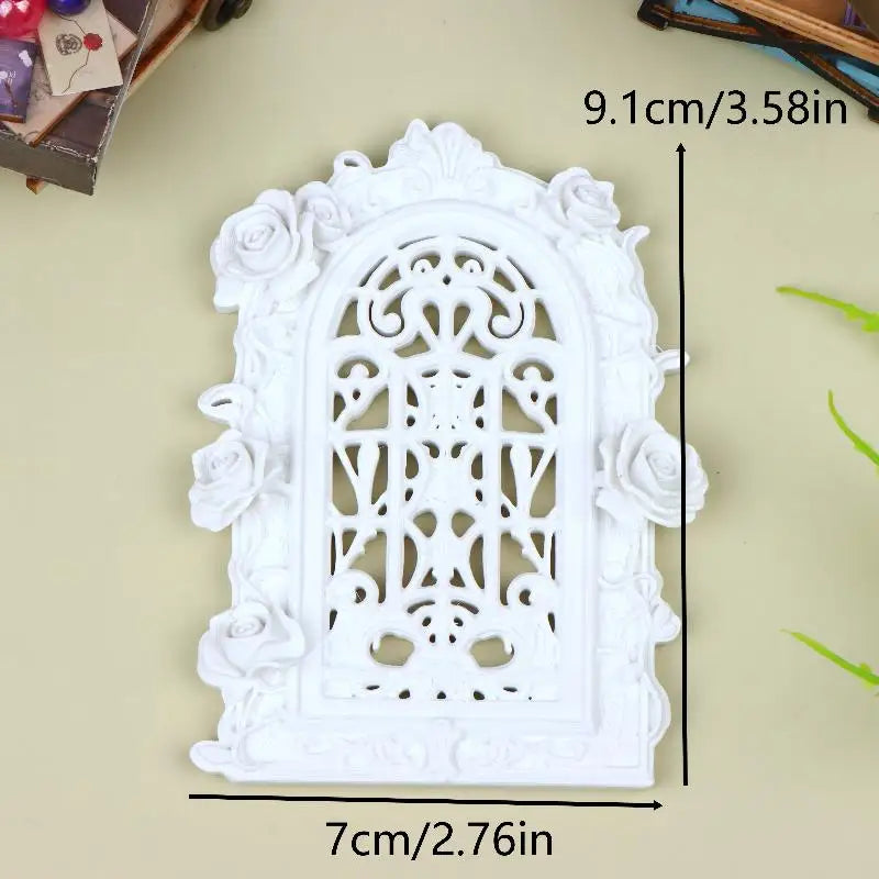 plaque decorative murale baroque ornements floraux rose clair support mural blanc ajouré vintage