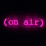 néons lumineux textes on air live microphones couleurs rouge bleu jaune violet moderne fixations