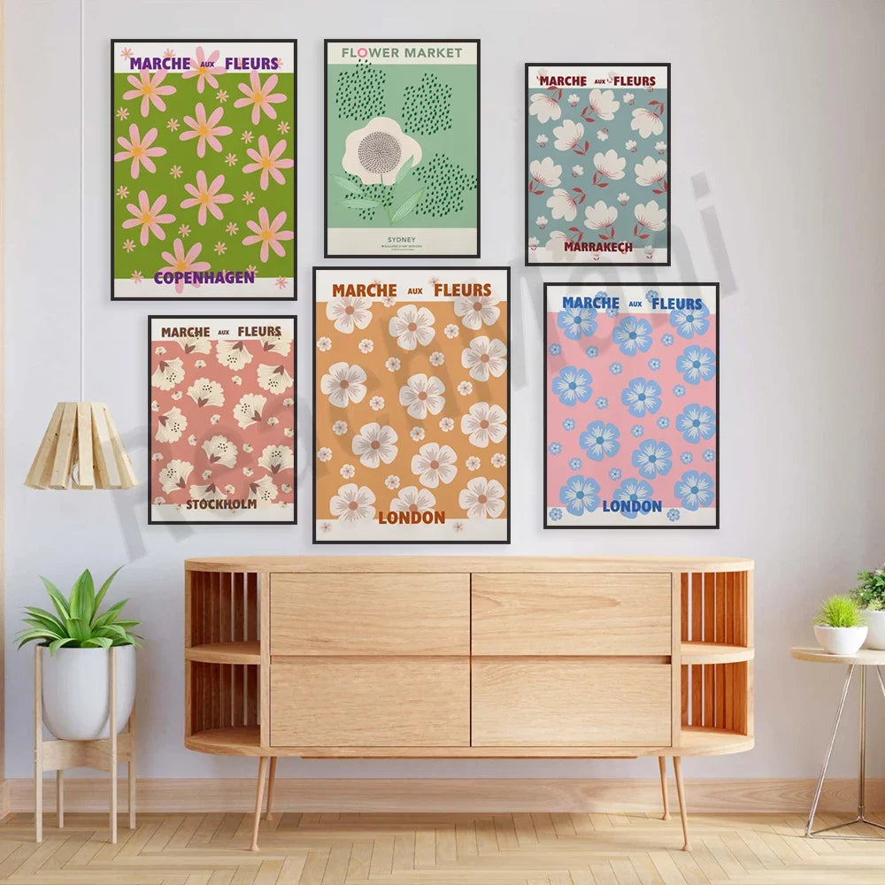 Une collection d'affiches colorées et fleuries représentant des marchés aux fleurs dans différentes villes du monde, créant un décor vivant et inspirant.