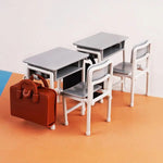 accessoires poupée mobilier scolaire miniature chaises table sac dos crayons livres motifs scolaires modernes