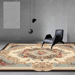 Une élégante pièce de mobilier moderne sur un tapis orné d'un motif floral détaillé, dans un décor minimaliste en tons gris.