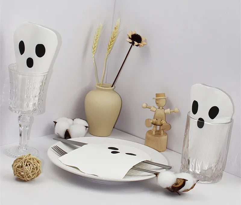 serviettes papier fantôme blanc noir yeux noirs clips métalliques halloween décoration événement festive minimaliste