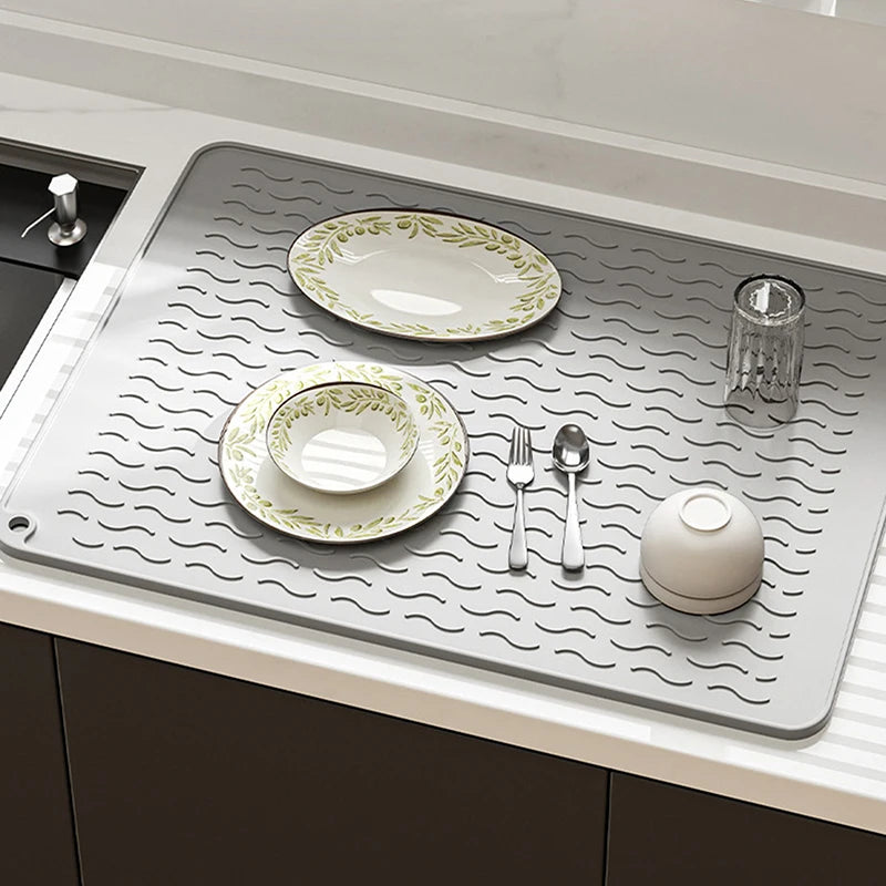 tapis cuisine silicone gris rayures ondulées moderne antidérapant assiettes cuillères verres bols